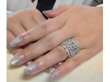 ショウズ サロン(Sho's SALON)の雰囲気(グレースモーキーブルーのマグネットネイル、キラキラぁ~♪)