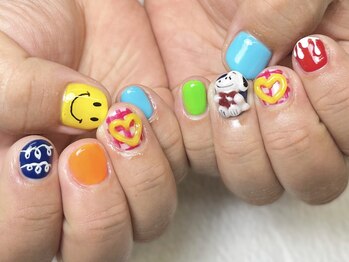 カラフルスヌーピーネイル