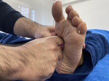 ニイミ/足ツボにググっと入り込む！