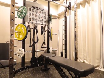 シェアフィット(Share-Fit)の写真/【駅チカ☆】アットホームな空間で通いやすさ◎親しみやすく気さくなトレーナーと楽しくボディメイクを♪
