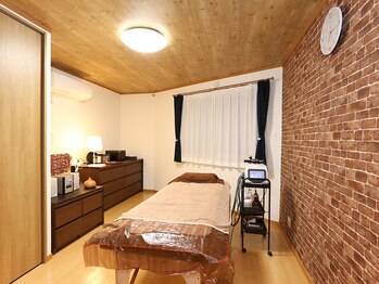 サロン モモコ(momoco)/個室の施術ルーム