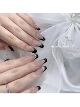 アール(R)/黒フレンチ