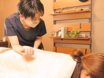 エスク(ESQUE)の写真/身体の歪みを整えてお顔も体も別人に♪経験豊富な施術者による全身アロママッサージ+骨盤矯正で美Bodyへ！