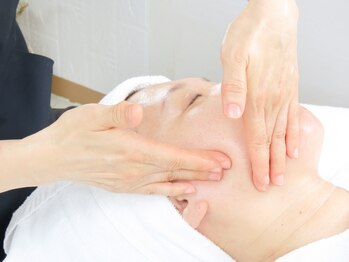 ハッピーサロン(Happy Salon)の写真/お肌に優しいフェイシャルケアで、自分史上最高の美肌へ導きます!お肌のお悩みは当店へお任せください☆