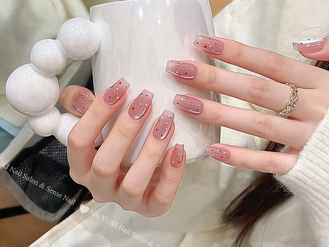 2026年冬トレンド】ストーン ドットのネイルデザイン集｜人気順