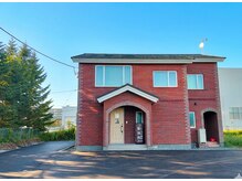 なんぽの雰囲気(お車は店舗周囲にお止めください。舗装の部分が駐車場です。)