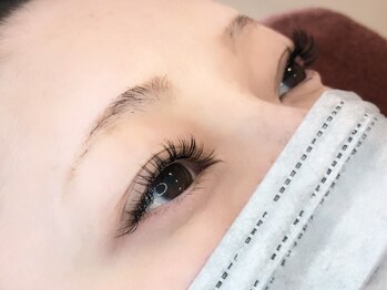 ブリレ(brille)の写真/【人気のボリュームラッシュ】極細エクステでまつげの負担を最小限に◎自然にまつ毛が伸びた様な印象に♪