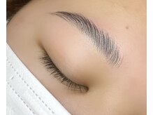 眉毛にパーマをかけて、毛流れを整え最新の流行り眉に☆【ハリウッドブロウリフト】