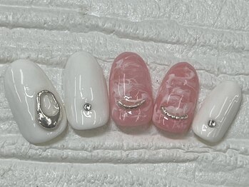 ハニービービー(Honey Bee Bee)/ピンクタイダイ柄ネイル