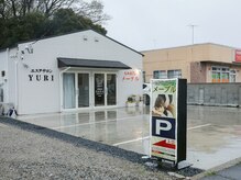 メープルの雰囲気（駐車場は店舗前に完備♪広々スペースで停めやすさ○）