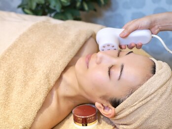 トリプルサンショップ 京都店/お肌細胞を活性させるマシン