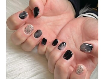 ネイルアンドアイラッシュスタジオ シュシュ(chouchou)/黒ニュアンスめっちゃかっこいい