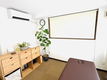 高槻たかじ鍼灸整体院の写真/落ち着いた個室空間で心地よく眠るも良し、周りを気にせずお話するも良し♪貴方だけのリラックス時間を◎