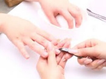 ネイルサロンルーミー(ROOMY)の写真/美爪への第一歩★ケア専門のノウハウを活かし、一人ひとりの爪の状態を見極め丁寧に整えます◎