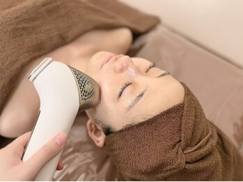 ブラックストーン(BlackStone)の写真/【光フェイシャル/EMS】美肌×リフトアップが同時に叶う！ツヤとハリのある透明感あふれるお肌に♪