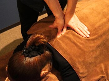 ほぐし処 るりあん(body care lelien)の写真/ガチガチに凝りかたまった首肩を筋肉のつながりとツボを意識した本格施術の「芯」からのほぐしで改善！！