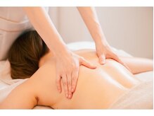 美人バスト大阪店/背中をしっかりほぐします♪