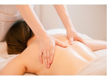 美人バスト大阪店/背中をしっかりほぐします♪