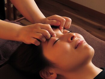 ブル リラクゼーションアンドアイラッシュ(Bulu relaxation&eyelash)の写真/【長時間のデスクワークやスマホ使用、首肩こりからくる眼精疲労にも】￥3800～◎施術後クリアな視界に感動
