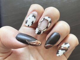 ボアネイル　牛柄　8800円
