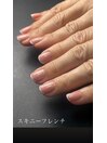 細フレンチで大人ネイル