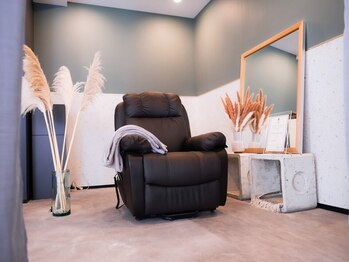 シロ(silo.)の写真/【話題の美顔器vzusaメデューサ導入サロン】エイジングケアが気になりだした大人女性にオススメ◎