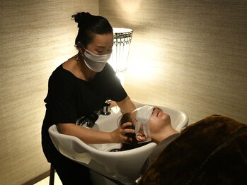 リアン(凛晏)/【太田】ヘッド施術の様子