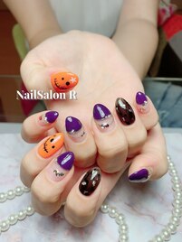 控えめのハロウィンネイル