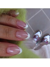 サニロ(sun+iro)/ホワイトフレンチネイル