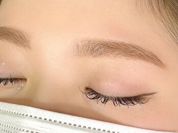 アイラッシュデザインリコ(eyelashdesign RICO.)の写真/第一印象UP☆低刺激のWAXでお肌の負担を抑え、眉毛の形をスタイリング♪骨格の左右差などを見て整えます◎