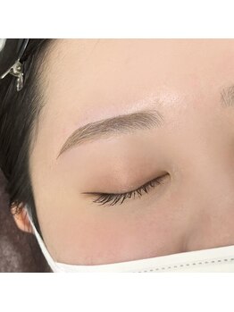 ビューステージ アイブロウサロン 天神/平行アーチ眉