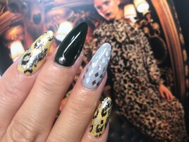 ヒョウ柄×シルバーでトレンド感