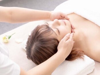 マリーボーテ 名古屋店の写真/姿勢から整えて本来の小顔へ!美しさを引き出す【エステ×整体】技術。