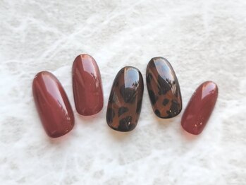 フラワーズネイルアンドアイラッシュ(FLOWER’S nail&Eyelash)の写真/‐FLOWER’S Nail‐のトレンドを取り入れた【毎月変わるデザイン￥4,980or￥5,980】洗練された指先を演出♪
