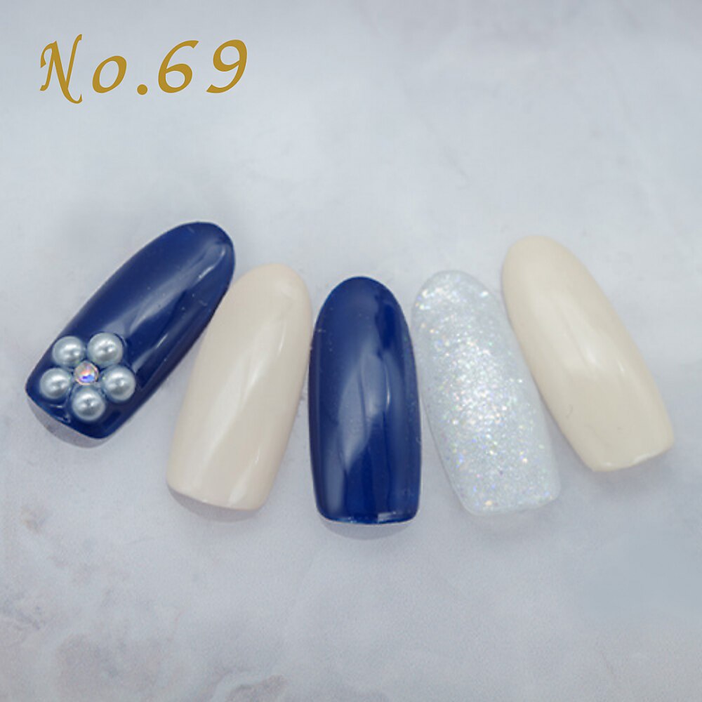 2025年-2026年冬トレンド】ネイビー ストーン ハンドのネイルデザイン