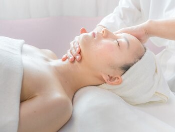 エイトオブワンズの写真/「潤いとハリ感のある艶やかな素肌に」顔そり×エステの独自ケアで、乾燥や年齢による肌変化にアプローチ。