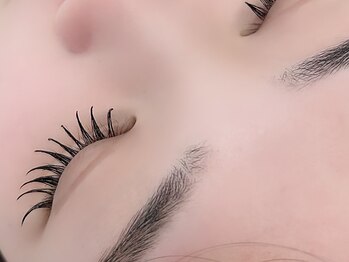 エン(en.)の写真/濃さ・着け心地・取れにくくモチの良さ◎特殊な加工のフラットラッシュで自まつ毛の負担を最小限に♪