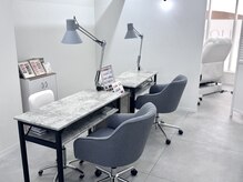 リオラ バイ ニコリー 夙川店(LIORA by nicory)の雰囲気（落ち着いた空間でゆったりお過ごしください）
