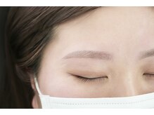 アディクト(Addict)/ふんわり優しい眉
