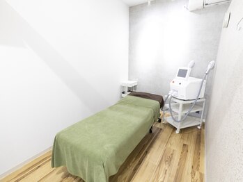 ニキ(NIKI)/施術ベッドその2