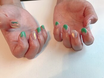 アモールネイル(amor nail)/グリーンのトレンドネイル