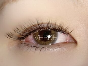ベルデ(VERDE)/目尻長めでアイライン効果も◎