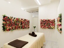 からだバランス整体 フロリス 渋谷院/施術室は花に囲まれた空間