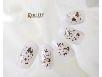 グラティフィー(gratify)/ホワイトチークネイル