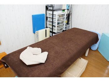 サポート鍼灸接骨治療院/ベッド