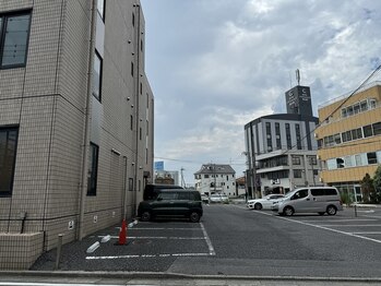 ビューティサロン ファイン(Fine)/ビルの裏側に駐車場がございます