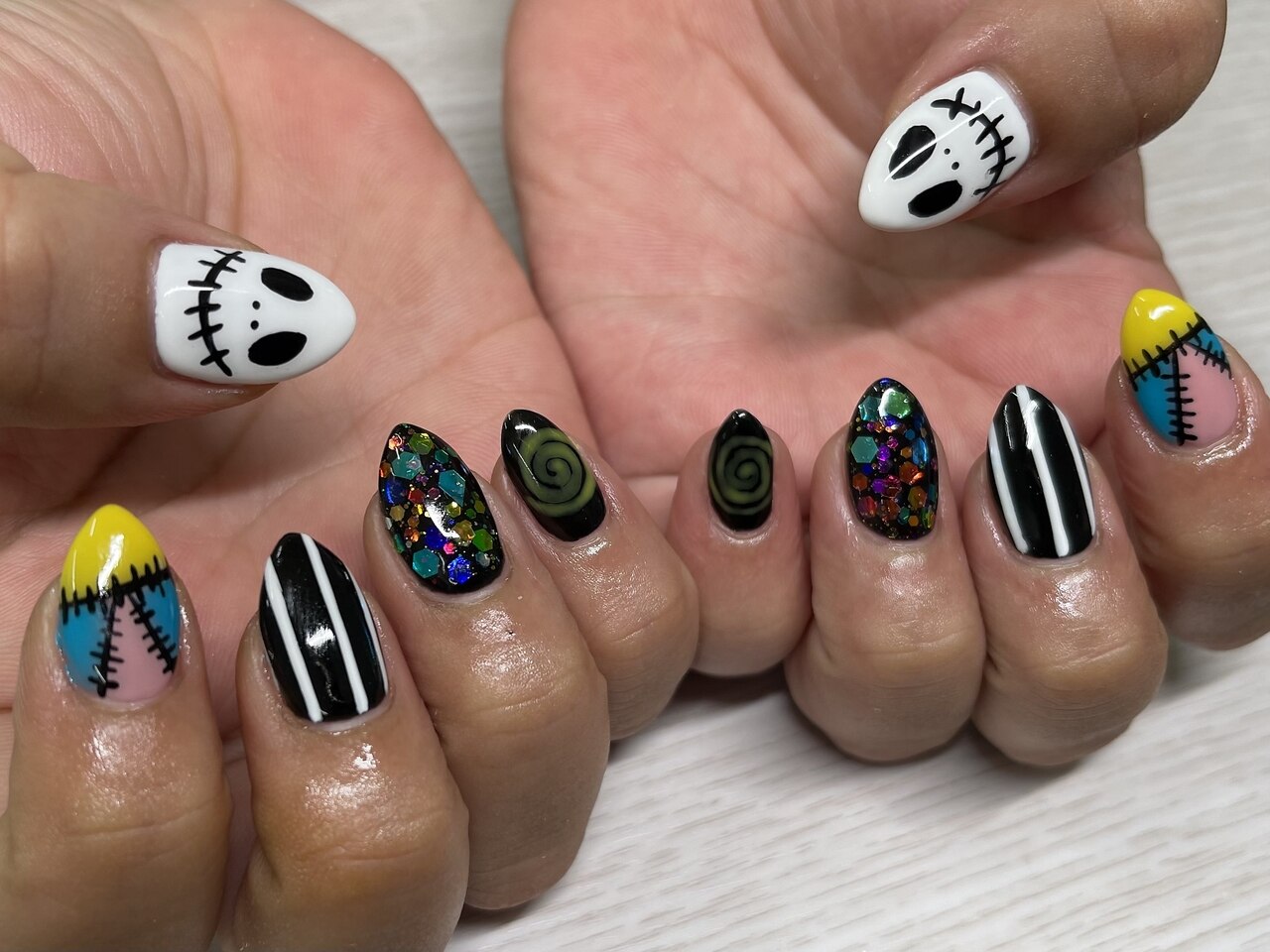 2026年冬トレンド】ブラック ハロウィンのネイルデザイン集｜人気順