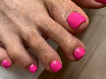 蛍光ピンクネイル