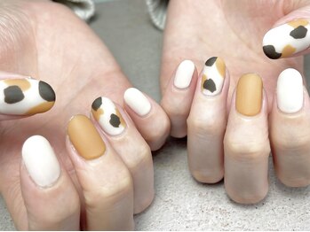 バーガンディ(BURGUNDY)/三毛猫ネイル