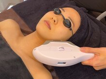 ハーブピーリング&毛穴洗浄専門店 肌REVO 高田馬場店[ニキビ/毛穴/たるみ/美白/シミ]/神速美白光フォト/照射